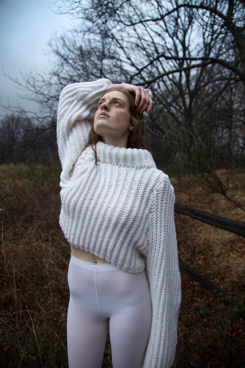 White oversize crop sweater - 女毛衣/針織衫 - 其他材質 白色