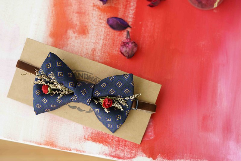 Antique cloth flower tie remade handmade bow tie-dark blue/red rose version - หูกระต่าย/ผ้าพันคอผู้ชาย - ผ้าไหม สีน้ำเงิน