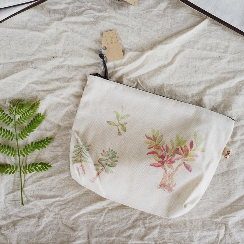 Cactus zip bag: limited printed stationery/cosmetic bag - 化妝包/收納袋 - 棉．麻 白色