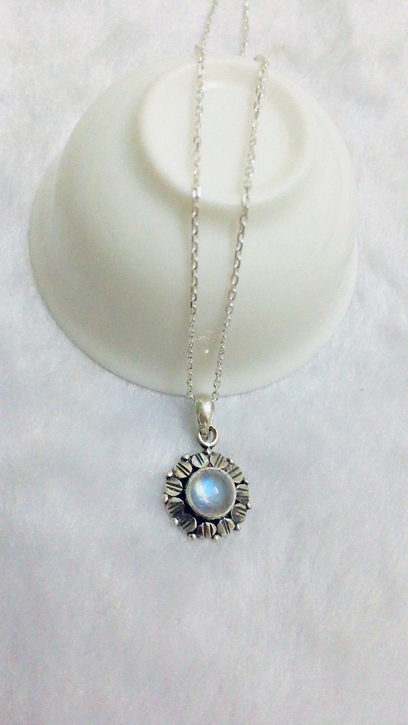 Moonstone Pendant Handmade in Nepal 92.5% Silver - Necklaces - Gemstone 