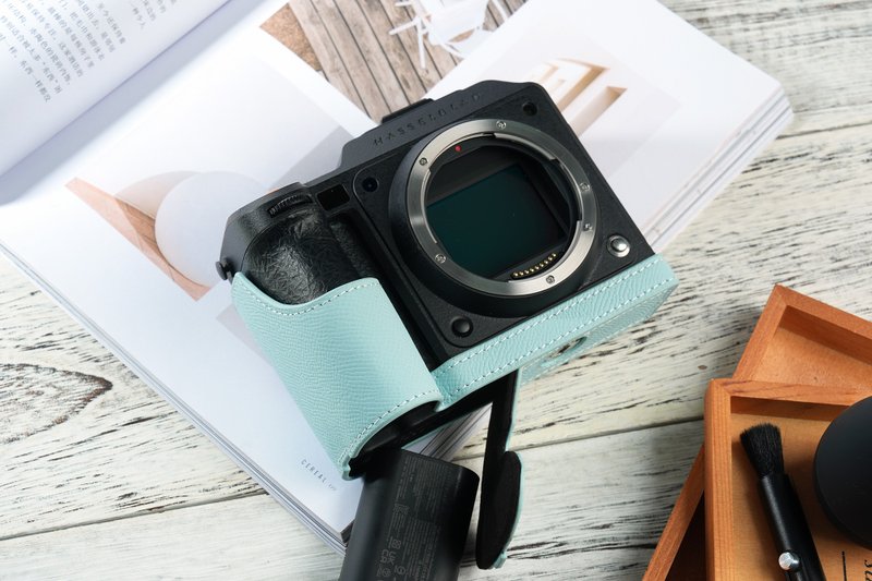 適用機型HASSELBLAD X2D II 100C 手掌紋皮革相機底座皮套 - 相機/拍立得/底片相機 - 真皮 多色