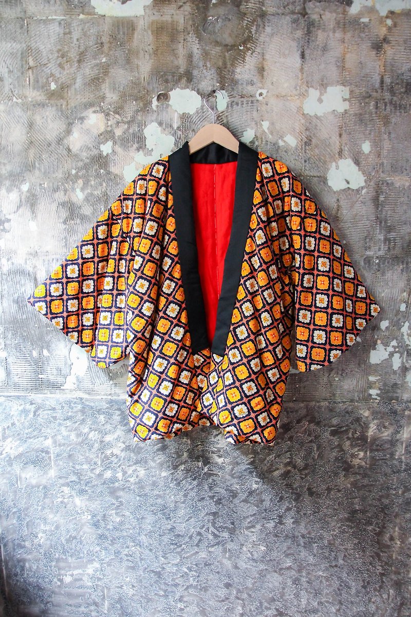 裊裊百貨公司-Vintage 日本橘色系花朵布花半纏 棉襖外套 復古著 - 外套/大衣 - 棉．麻 