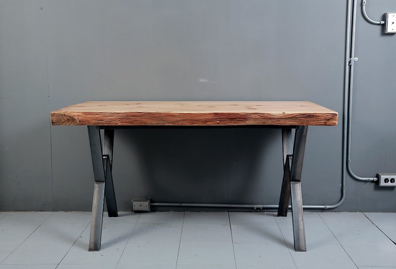 Industrial wind sun cedar wood table - เฟอร์นิเจอร์อื่น ๆ - ไม้ สีนำ้ตาล
