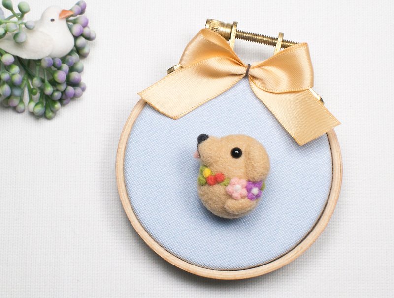 Needle-felted Flower Labrador (brooch/key ring/phone strap) - Brooches - Wool Gold