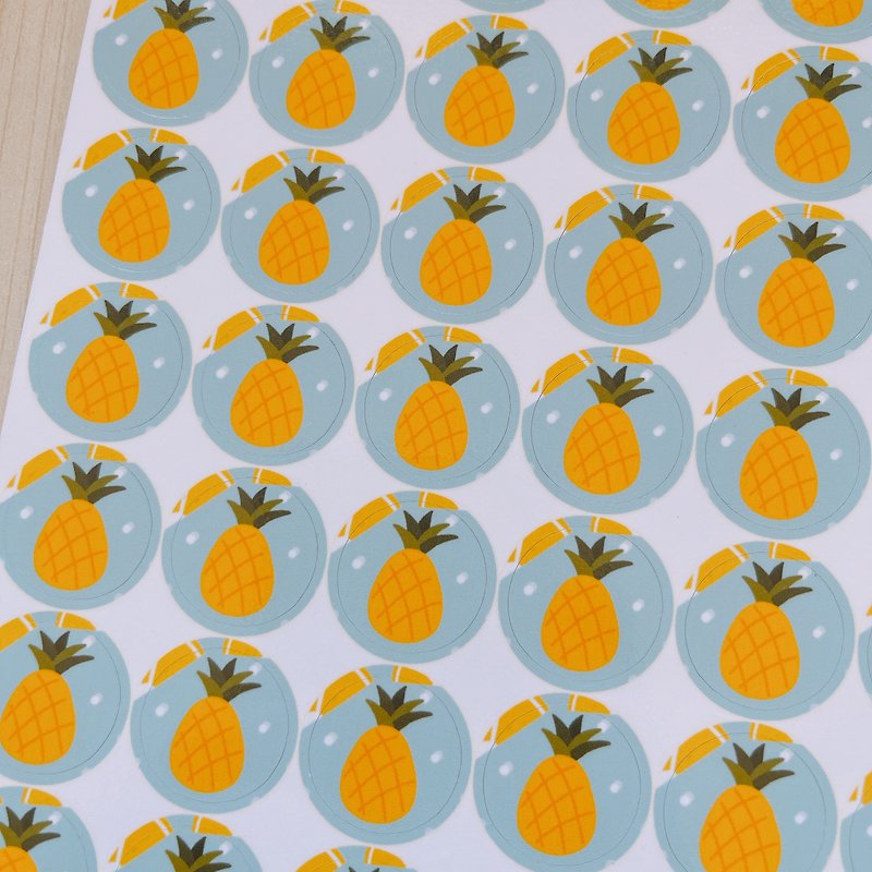 Pineapple round sticker 2CM each 60 pieces