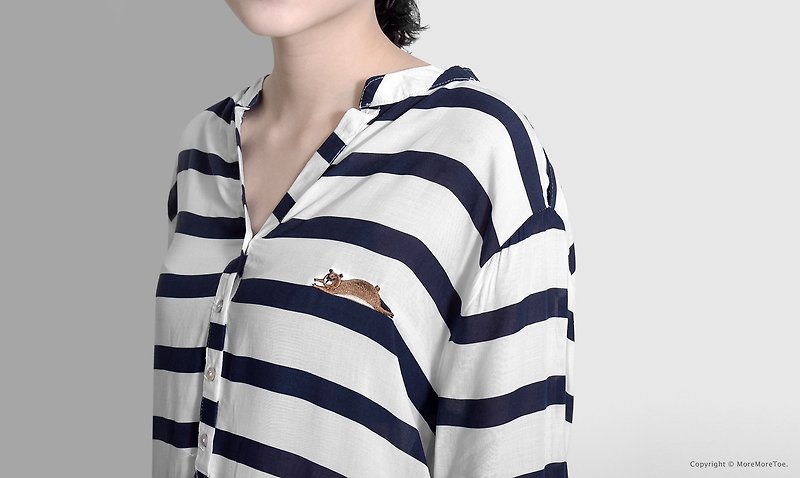 [Last one] lazy big bear Sang / thin cool striped long version of the shirt - เสื้อเชิ้ตผู้หญิง - ผ้าฝ้าย/ผ้าลินิน ขาว