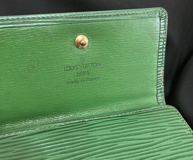 Louis Vuitton Vintage Green Epi Leather Vertical Unisex Wallet For Sale at  1stDibs  louis vuitton wallet men's, green louis vuitton wallet, louis  vuitton green wallet