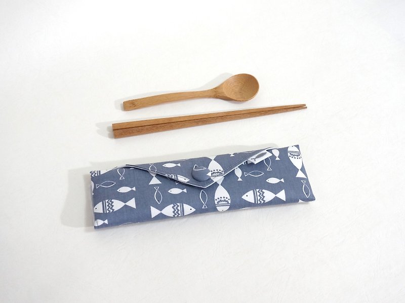 / Fish // cutlery bag / brush bag / pencil case - กล่องเก็บของ - ผ้าฝ้าย/ผ้าลินิน สีเทา