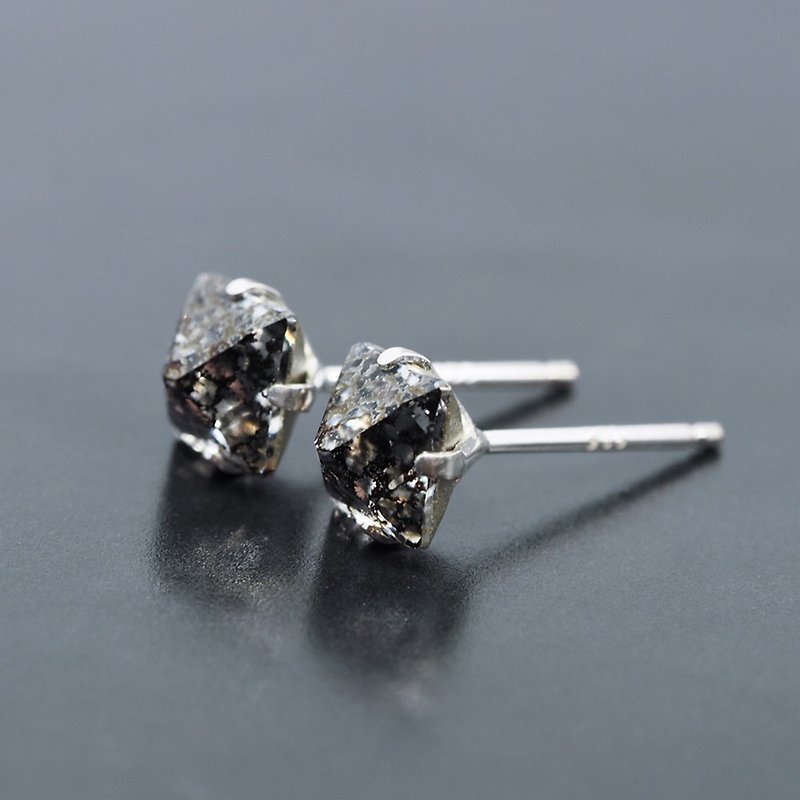 Black 'Meteorite' Pyramid Crystal Earrings, Sterling Silver, 6mm Square - ต่างหู - โลหะ สีดำ