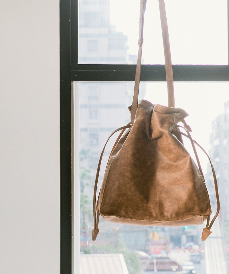 Minimalist beam shoulder bag - moiré coffee - Messenger Bags & Sling Bags - Genuine Leather Brown