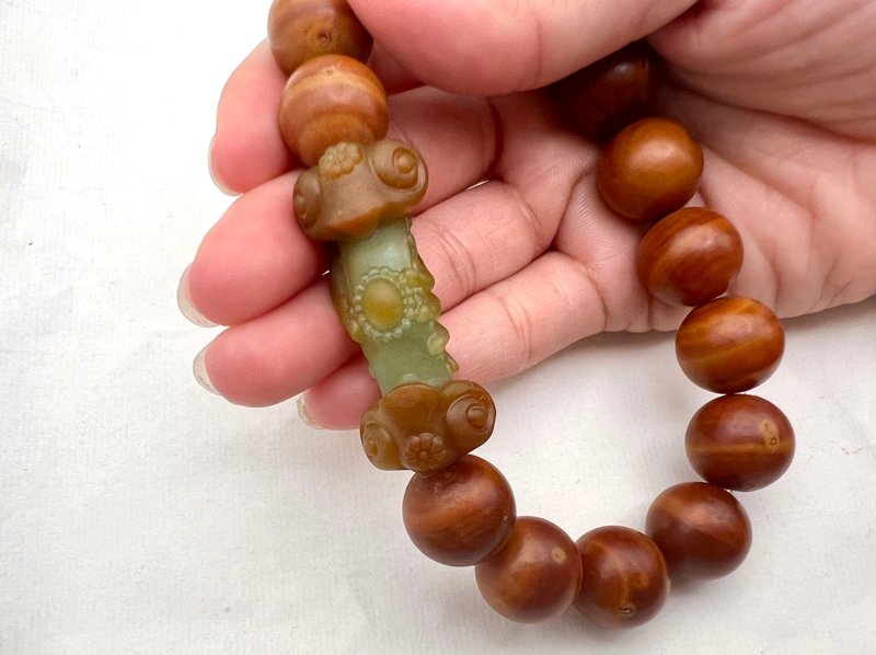 Hand-held Ruyi - Hotan yellow chewing gum pretty color Ruyi / one-line sky wood grain Liaoyang red jade bead bracelet / fine feel - Bracelets - Jade Orange