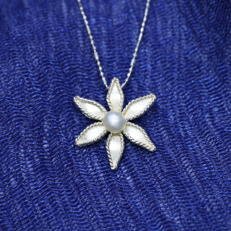 【Sumee Su】Spring. necklace - Necklaces - Sterling Silver White