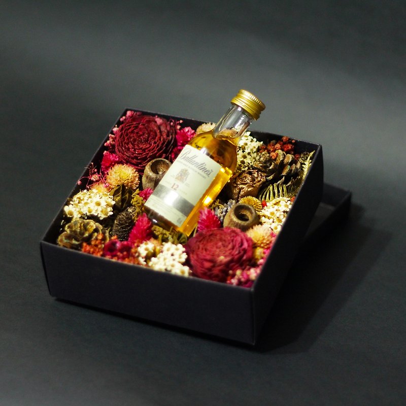 [Flower Xian Happiness] Dry Flower Gift Box / Proposal / Valentine's Day Gift / Graduation Gift / Birthday Gift - ช่อดอกไม้แห้ง - พืช/ดอกไม้ สีแดง