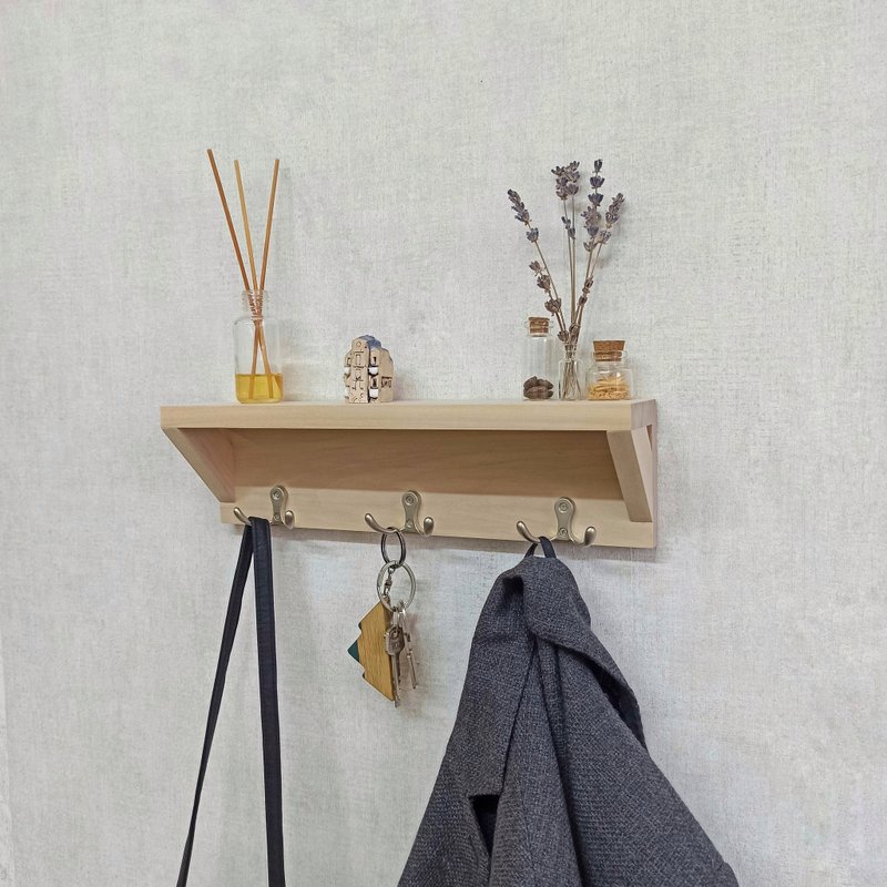 Sustainable wooden wall shelf with hooks -Handmade from reclaimed aspen wood - 衣架/衣帽架/掛勾 - 木頭 