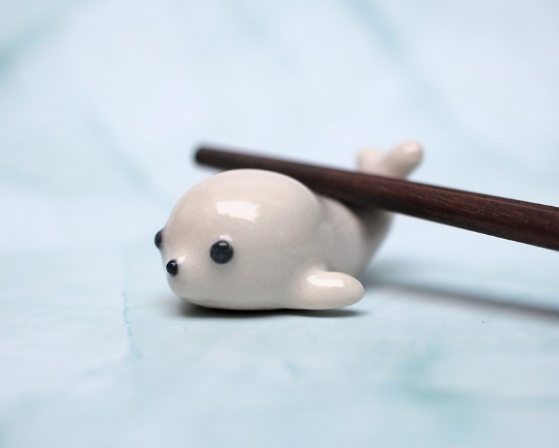 seal porcelain chopstick holder - ตุ๊กตา - เครื่องลายคราม ขาว