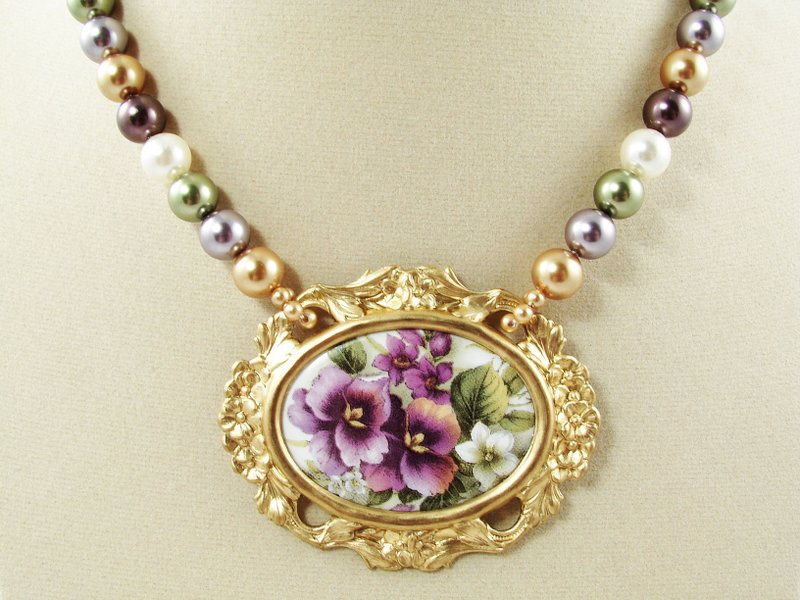 Purple Violet Pansy Flower Porcelain Cameo Pearl Golden Pendant Necklace Jewelry - 項鍊 - 瓷 紫色