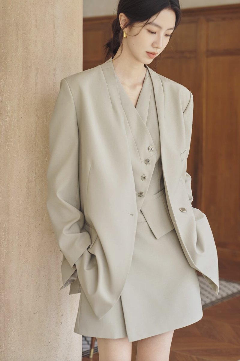 法式極簡 / 高智感西裝 / 背心 / 西褲 / 褲裙套裝 / 精紡羊毛 - 女裝西裝外套/大衣 - 其他材質 灰色