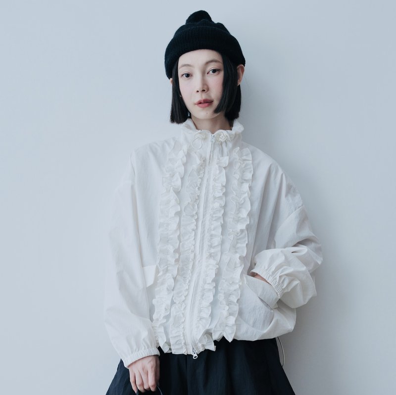 White Japanese lace wrinkled thin coat - เสื้อแจ็คเก็ต - วัสดุอื่นๆ ขาว