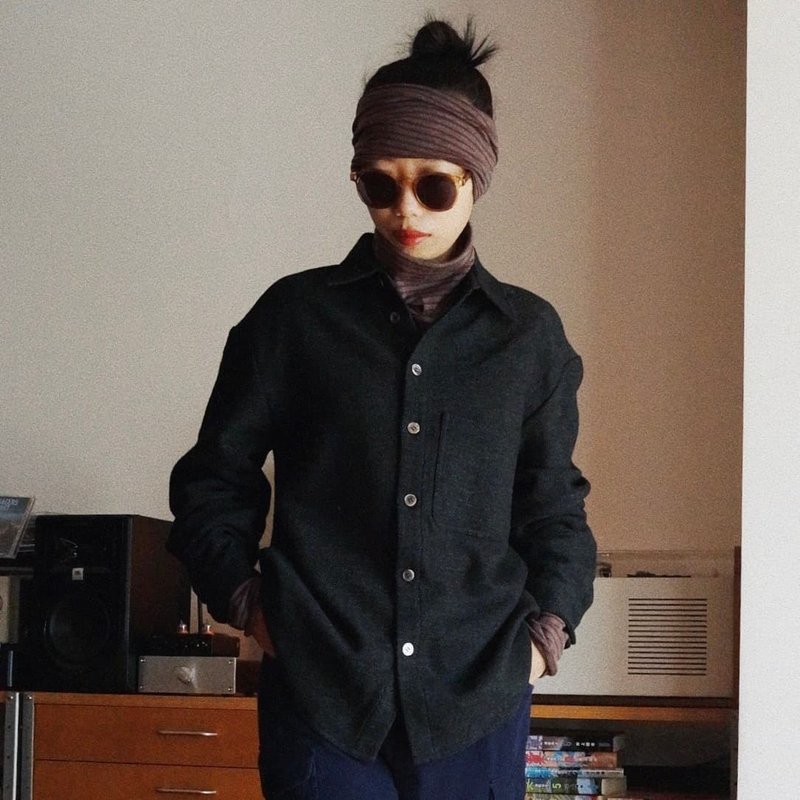 Black-Grey Unisex Long-Sleeve Shirt Jacket Woolen Fabric Loose Classic Vintage - เสื้อแจ็คเก็ต - ขนแกะ สีดำ