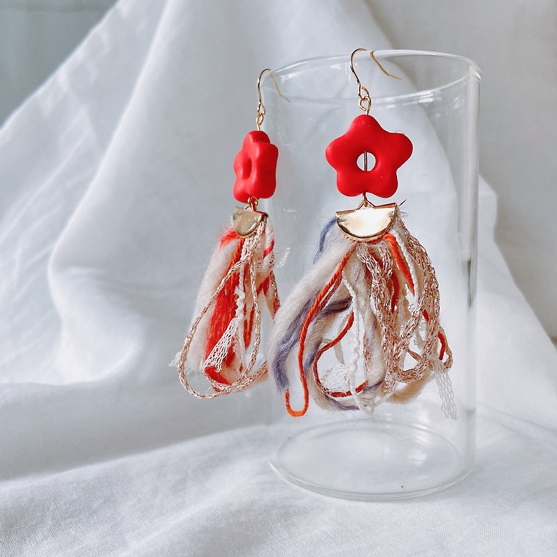 Soft pottery yarn earrings/ Clip-On/earrings red and white flowers - Earrings & Clip-ons - Other Materials Red
