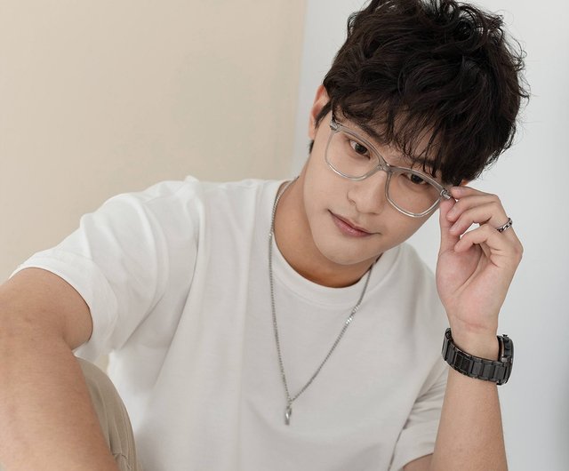 HOYA-New Vision FROMEYES 高屈折ブルーライトフィルター × 透明