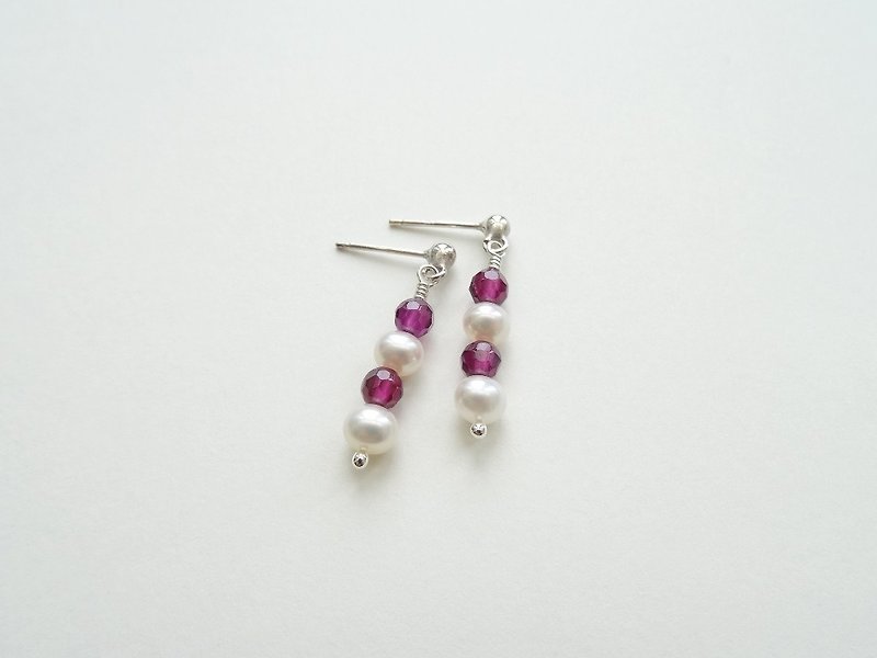 ::淡水珍珠:: 豔麗紫紅石榴石珍珠純銀小垂墜耳環。可改夾式 - 耳環/耳夾 - 珍珠 紫色