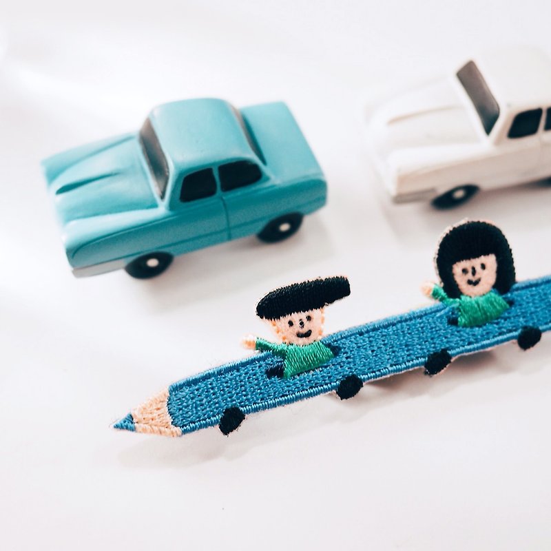 Pencil Car - Embroidery Brooch or Iron-On Patch, Patch Seal - เข็มกลัด - งานปัก สีน้ำเงิน