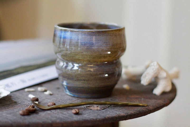 Hand-pulled pottery cup/flower vessel with a twilight scene - เซรามิก - ดินเผา สีน้ำเงิน