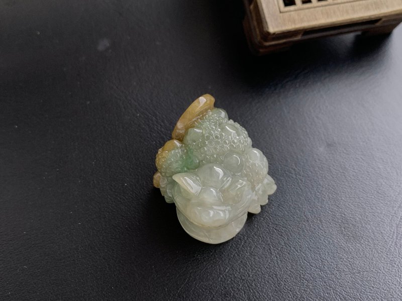天然緬甸玉翡翠 招財三腳金蟾 招財神獸 免費開光 - 擺飾/家飾品 - 玉石 多色