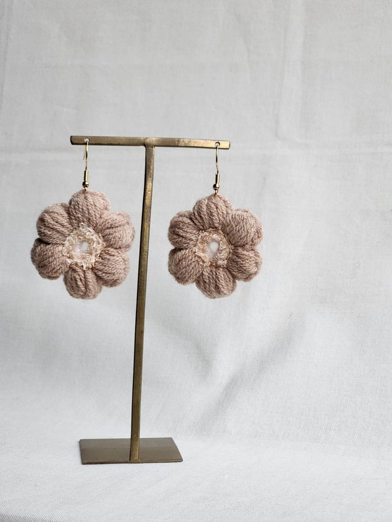 gauze ear rings cotton flower - ต่างหู - ไฟเบอร์อื่นๆ สีนำ้ตาล