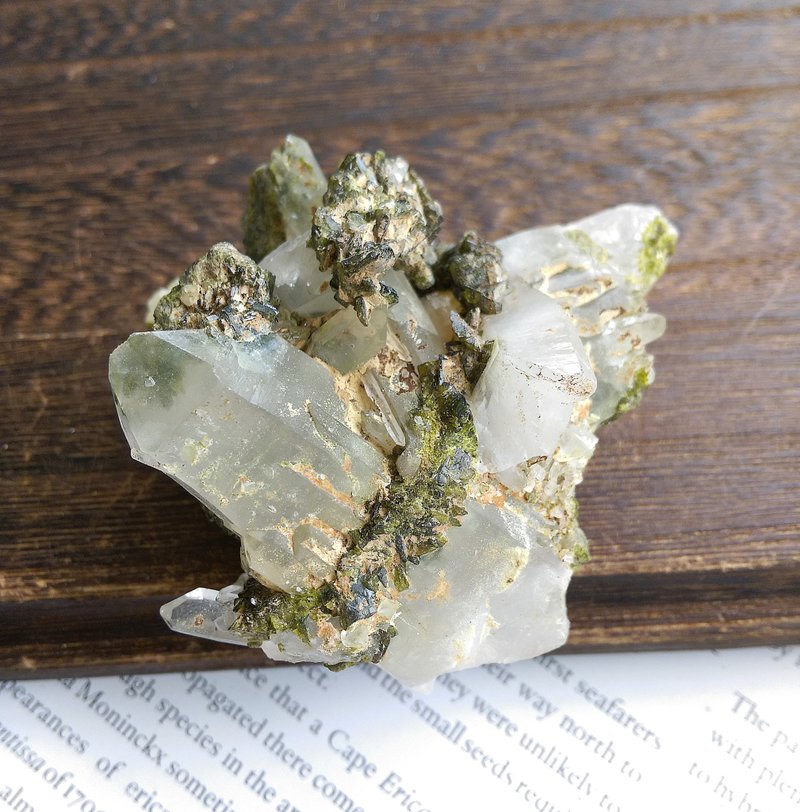 Quartz with lnclusions 綠簾石共生礦 花園水晶 天然礦石 原礦 - 擺飾/家飾品 - 其他材質 