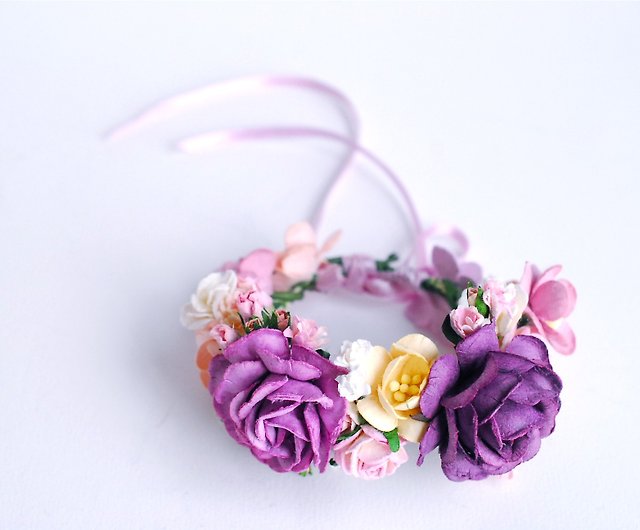 紙の花 紫 淡いピンクのコサージュ ウェディング グリーン 紫のカーディナルバラと小さな花 真ん中のサイズは4 5cm 手作り ショップ 紙 ブローチ Pinkoi