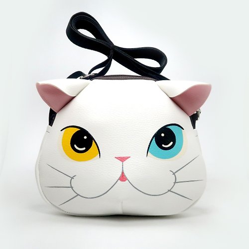pipo89-dogs-cats White cat crossbody bag is compact fro carrying mobile phones.