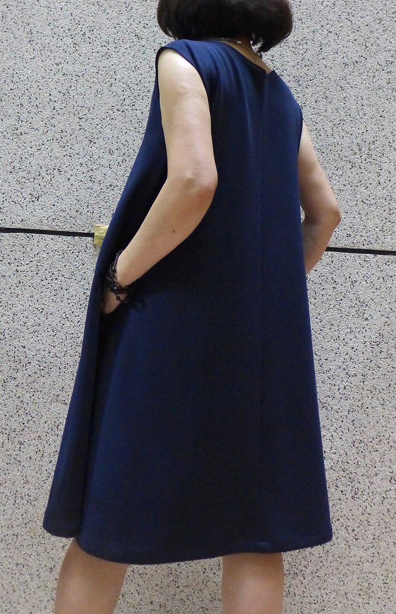 極簡傘狀洋裝(亮面) - 連身裙 - 聚酯纖維 藍色