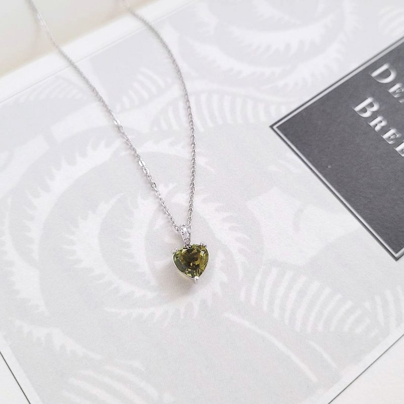 Heart beating. 7x7mm olive tourmaline (Stone) 925 Silver small chain - Necklaces - Sterling Silver Yellow