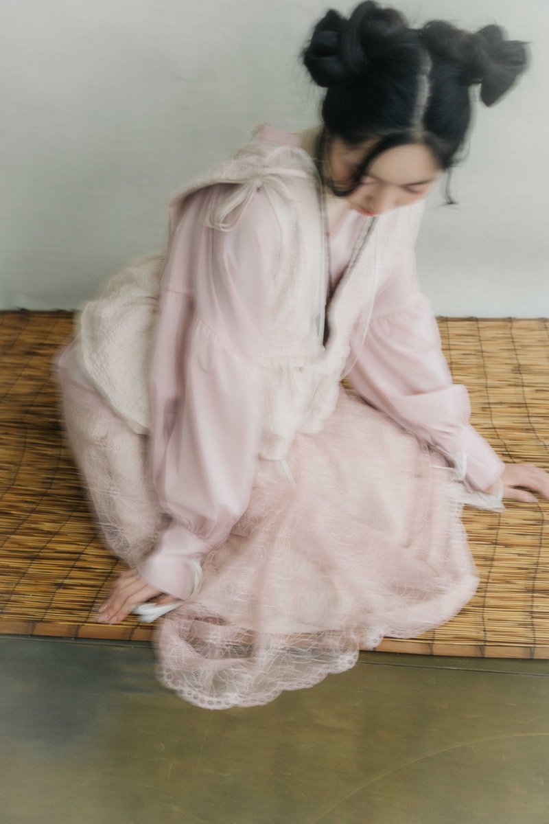 淡粉蕾絲拼接洋裝 - 洋裝/連身裙 - 其他人造纖維 