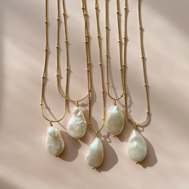 Baroque pearl stainless steel short necklace - ネックレス - 真珠 ゴールド