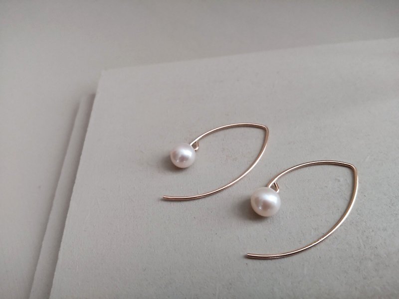 Freshwater pearls / Large hook earrings - Earrings & Clip-ons - Pearl White