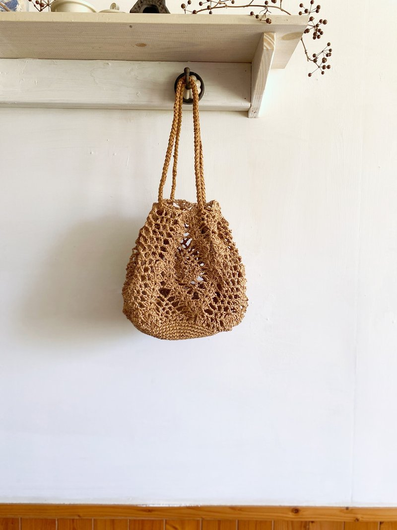 【好日手作】Handmade。夏日手工拉菲草編織鳳梨花兩用側背斜背包 - 側背包/斜背包 - 其他材質 多色