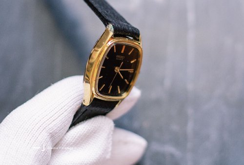 SEIKO ブラックダイヤル 時計 箱付き 500x0.jpg