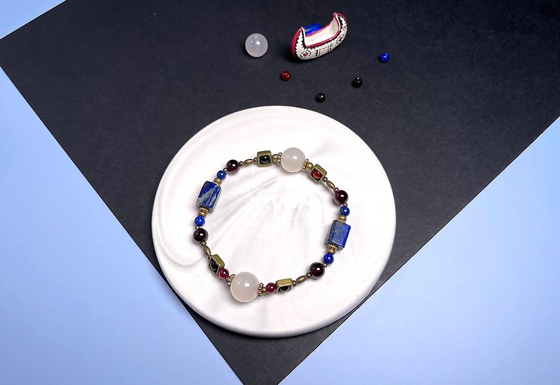 The magical moment of moonrise in Lanyu :: crystal bracelet, lapis lazuli, agate, Stone