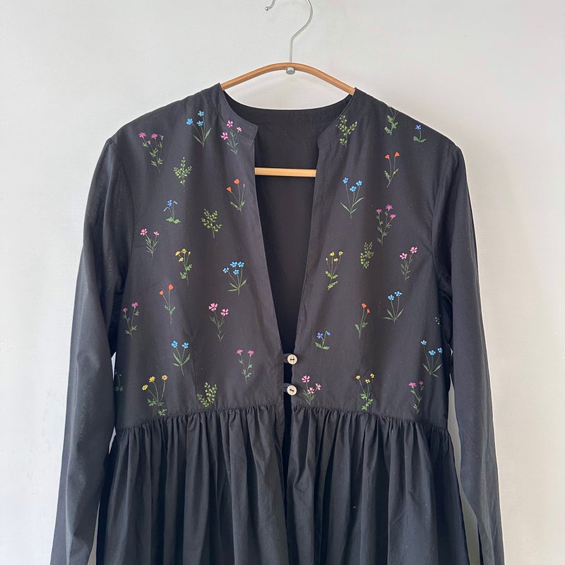 ローブギャザードレス・野草の花 - 洋裝/連身裙 - 棉．麻 黑色