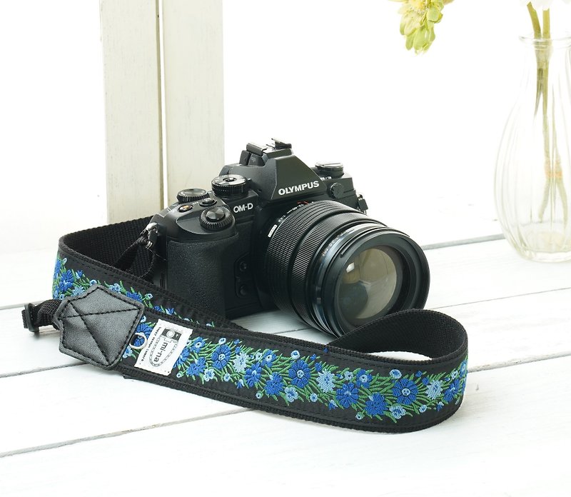 [3.8cm width] Kafka's jacquard ribbon camera strap from Germany/Meadow flower lover - Camera Straps & Stands - Other Materials 