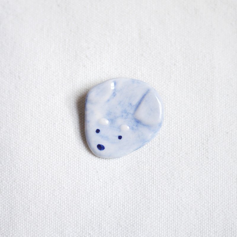 Puppy Face Wangcai brooch blue - เข็มกลัด - เครื่องลายคราม สีน้ำเงิน