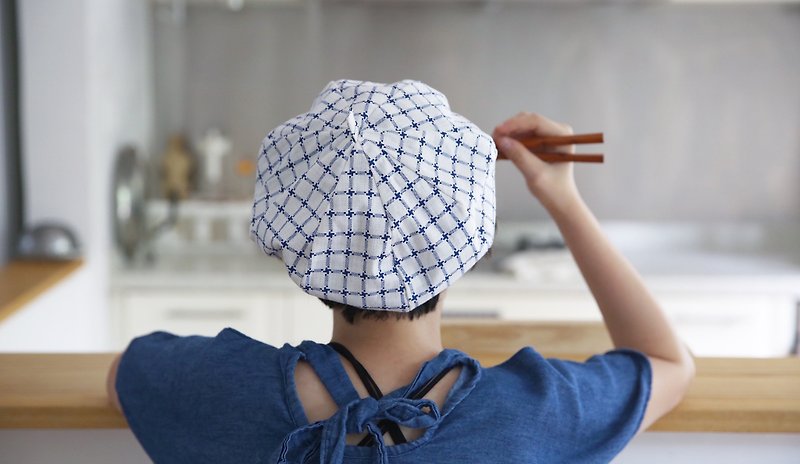 After school school handbag blue and white grid geometric simplicity white limited beret hat painter hat - หมวก - ผ้าฝ้าย/ผ้าลินิน สีน้ำเงิน