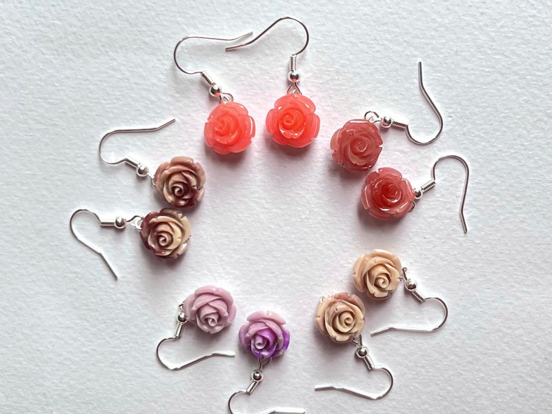 Rose earrings can be changed into Clip-On clips and three-dimensional carved gift roses - ต่างหู - วัสดุอื่นๆ สึชมพู