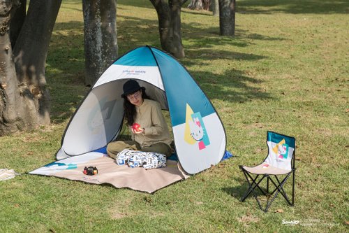 ハローキティ キャンプテント リトルキャンパーズ Hello Kitty Kids Camp Set : Tent and Sleeping Bag - YouTube
