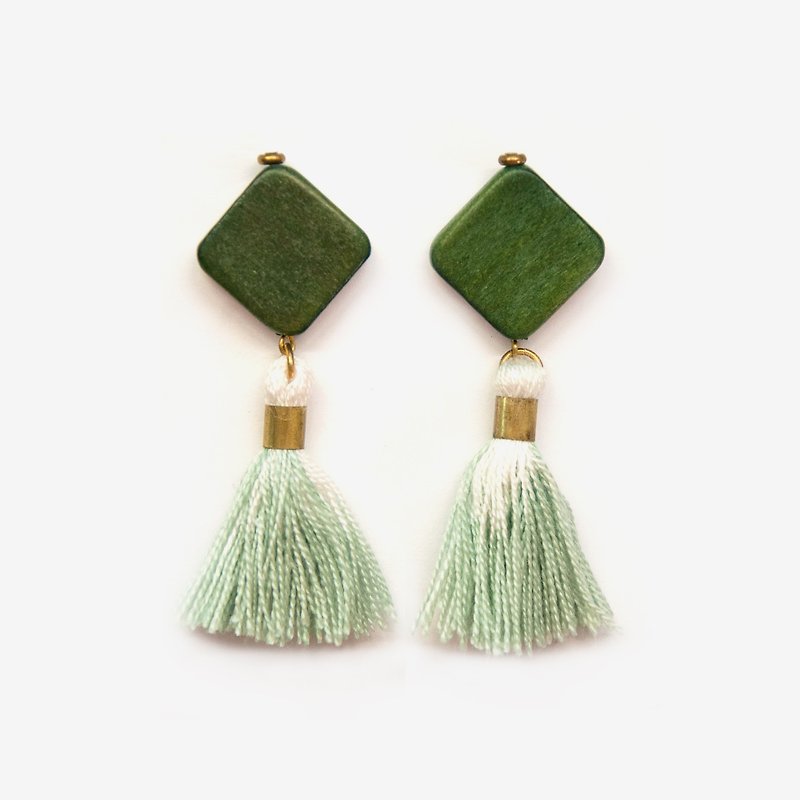 Hand-dyed cotton tassel earrings - Matcha auricular / ear clip - ต่างหู - ไม้ สีเขียว