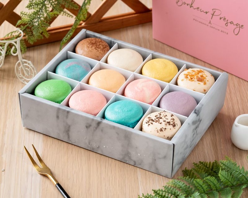 [Free Shipping for orders over $1,000] Omen of Happiness 12 pieces French handmade macaron ribbon gift box bag - Cake & Desserts - Fresh Ingredients 