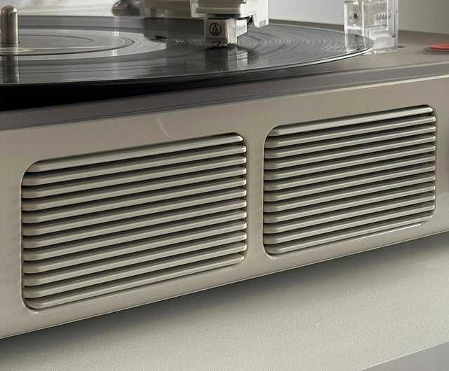 世代を超えて使えるスピーカー内蔵、高音質、スタイリッシュなスタイル